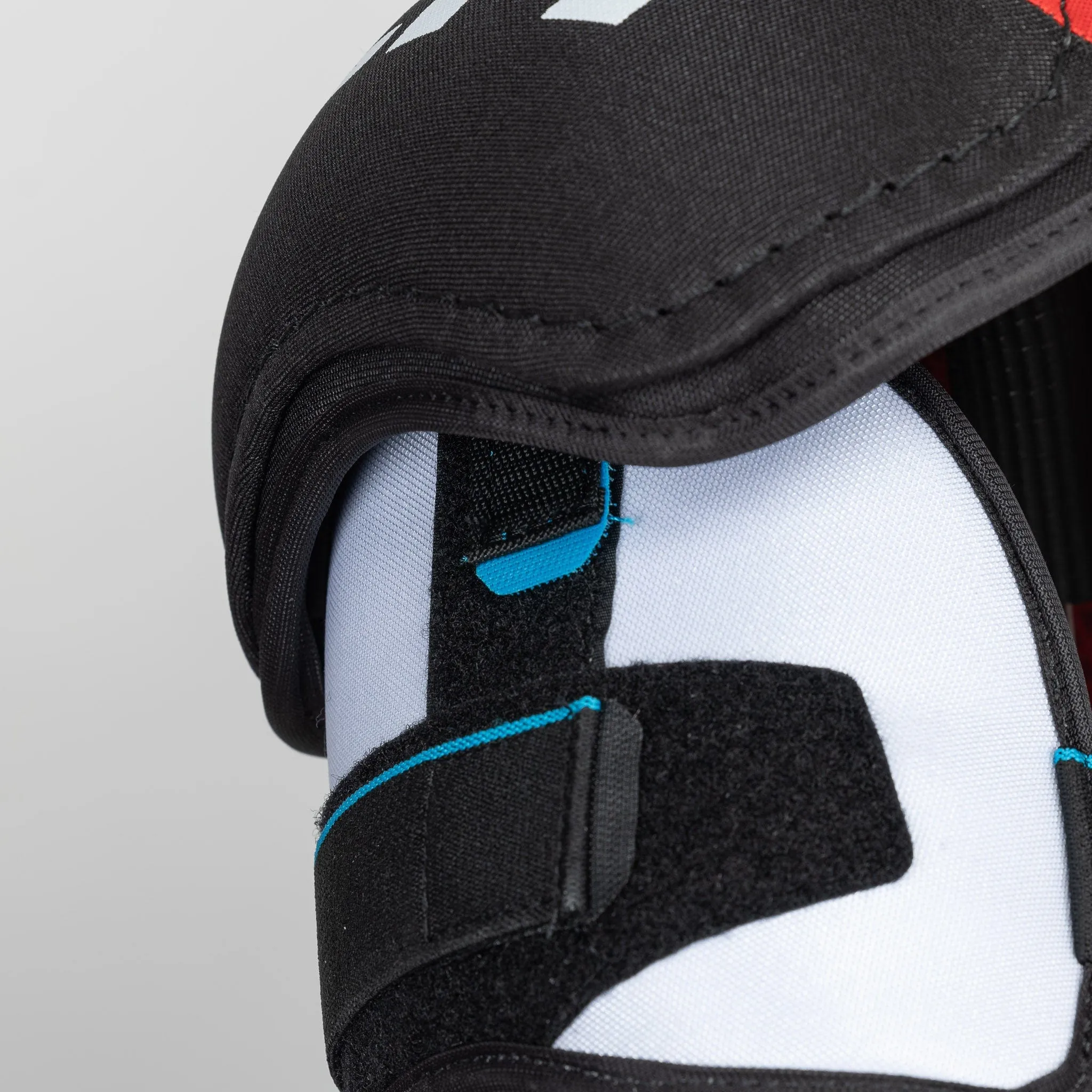 CCM Jetspeed FT680 Senior Hockey Shoulder Pads