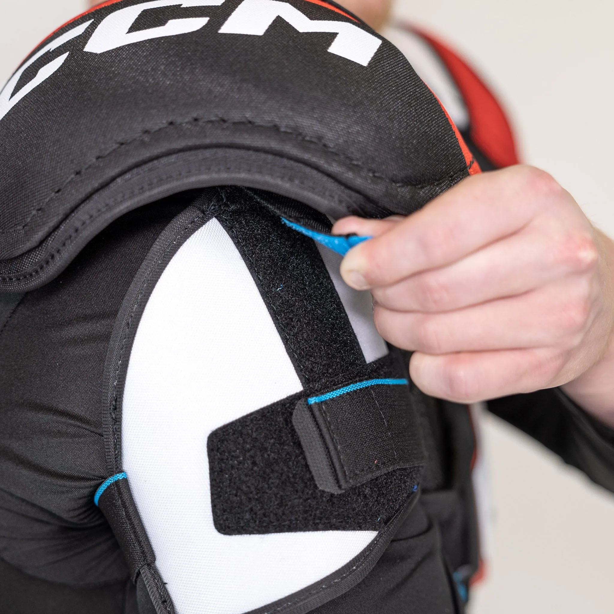 CCM Jetspeed FT680 Senior Hockey Shoulder Pads