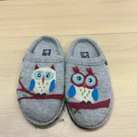 Haflinger Women’s Olivia Owl Silver Grey Wool Size 6.5 EUC