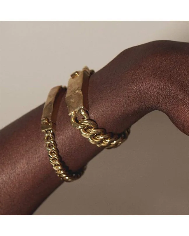 Heavy chain bracelet with molded clasp in brass