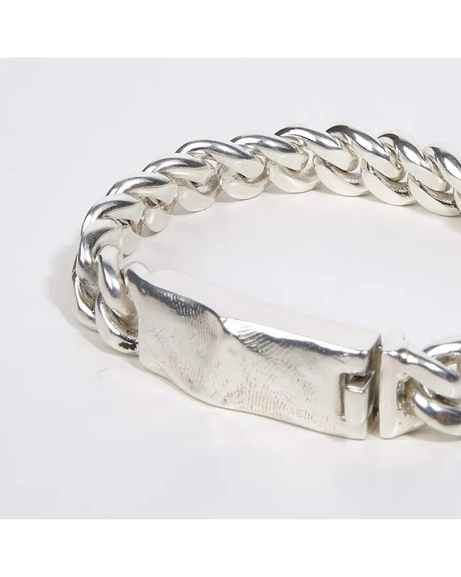 Heavy chain bracelet with molded clasp in silver