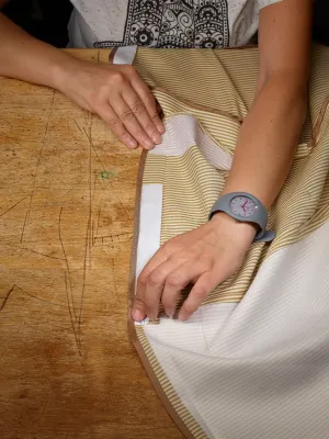 Mano D'Oro. Piping the seams