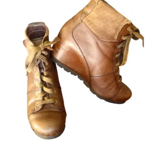 Merrell Wedgetarian Lexi Boots Size 8.5 Lace Up Wedge Bootie