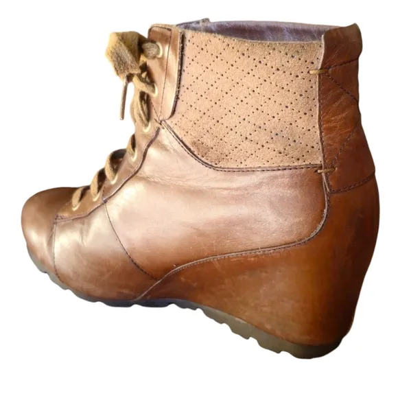 Merrell Wedgetarian Lexi Boots Size 8.5 Lace Up Wedge Bootie