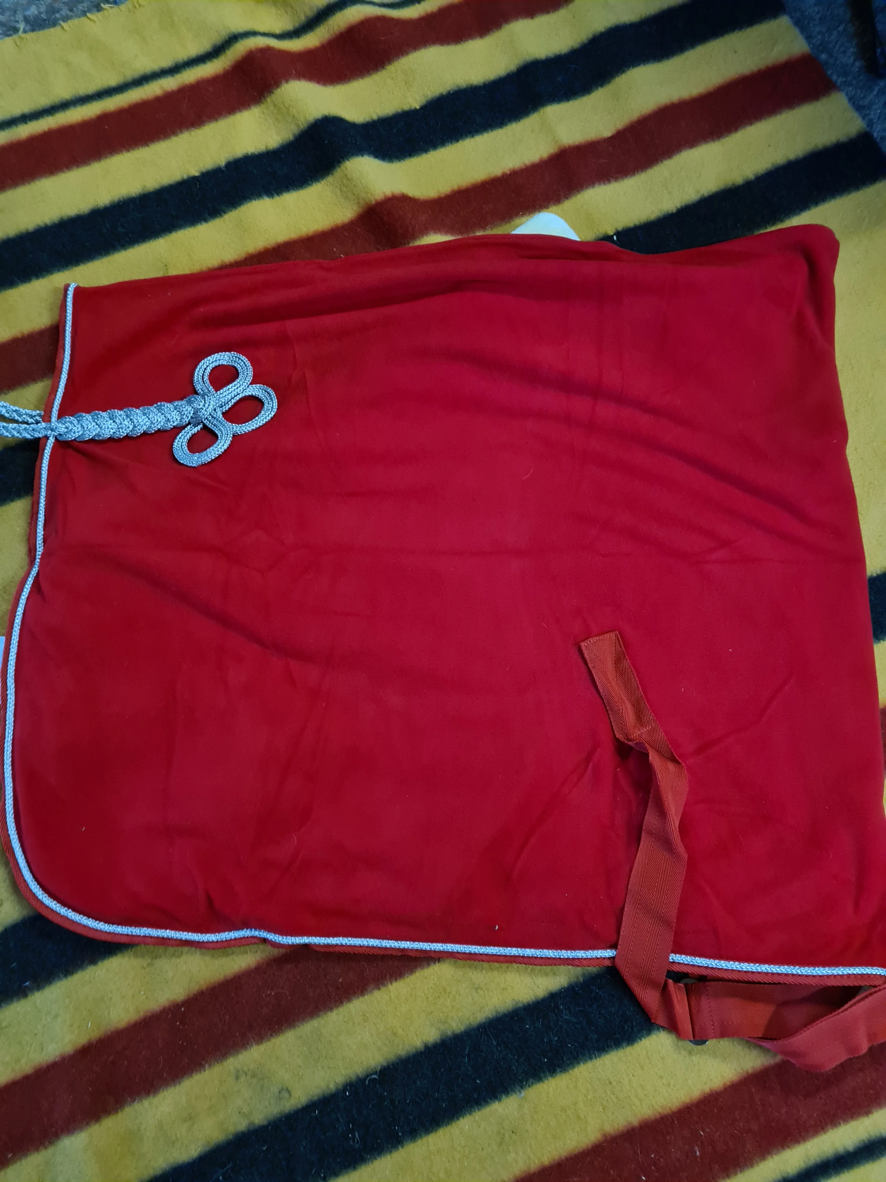 NEW rhinegold elite show/travel fleece red sizes 5'6 to 7'3