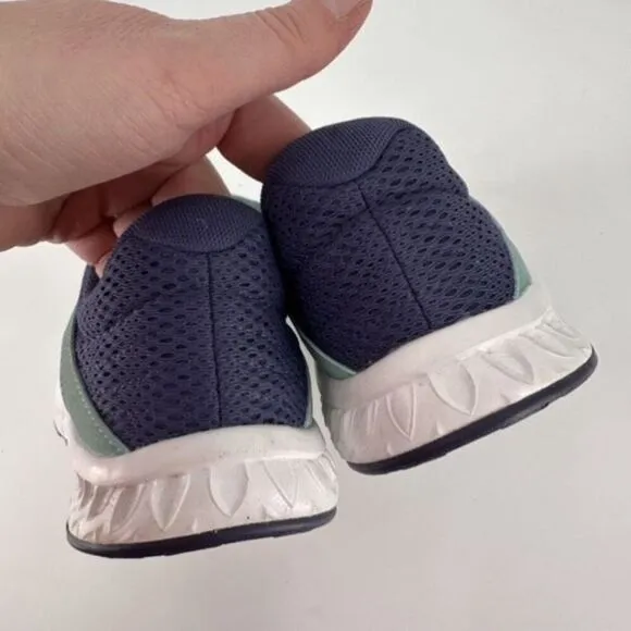 New Balance Women's W420CG4 Running Shoe Sage/Indigo Size 8 Blue