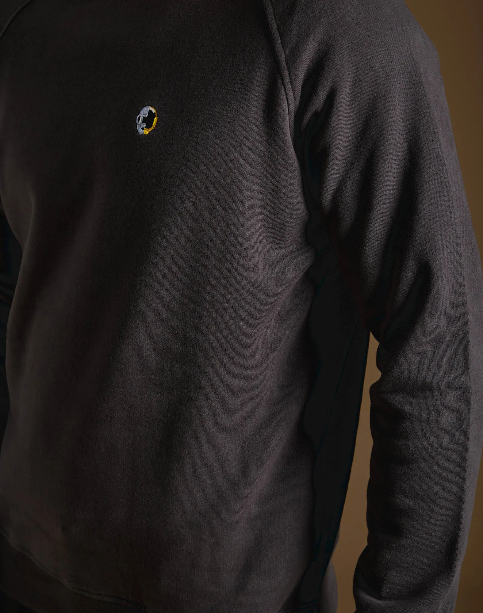 Pull-in Crew Neck Patch Legend Black