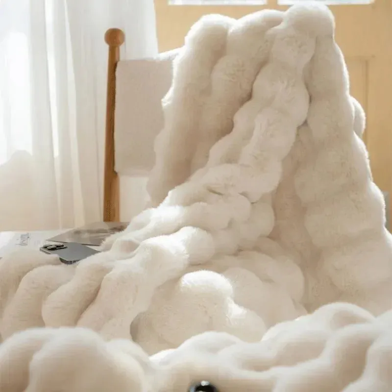 WarmFluff – The Ultimate Cozy Blanket for a Warm & Inviting Home