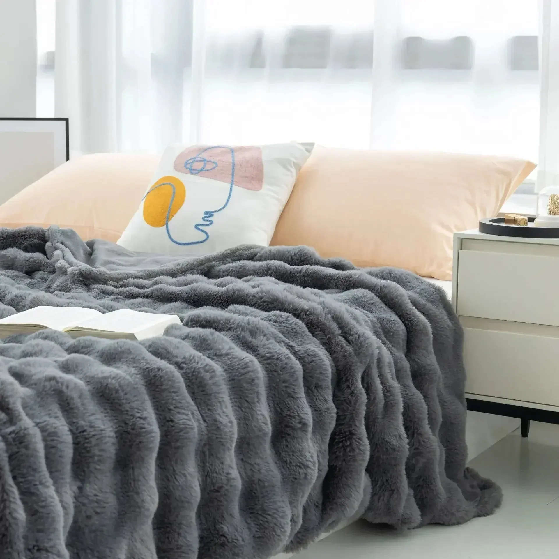 WarmFluff – The Ultimate Cozy Blanket for a Warm & Inviting Home